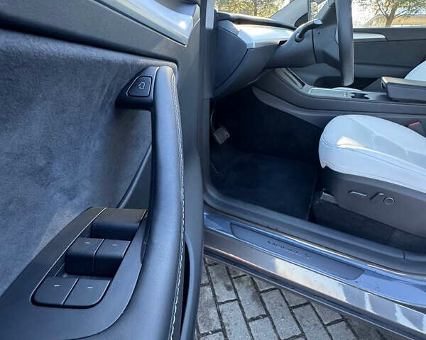 Серый Тесла Model Y, объемом двигателя 0 л и пробегом 9 тыс. км за 29500 $, фото 88 на Automoto.ua