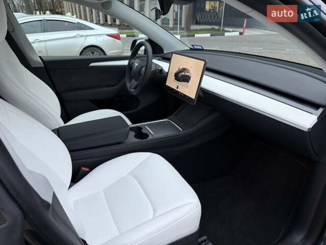 Серый Тесла Model Y, объемом двигателя 0 л и пробегом 5 тыс. км за 29490 $, фото 10 на Automoto.ua