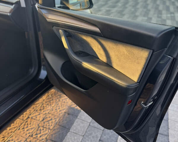 Серый Тесла Model Y, объемом двигателя 0 л и пробегом 11 тыс. км за 33000 $, фото 13 на Automoto.ua