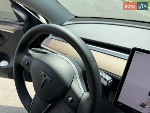 Серый Тесла Model Y, объемом двигателя 0 л и пробегом 19 тыс. км за 38000 $, фото 13 на Automoto.ua