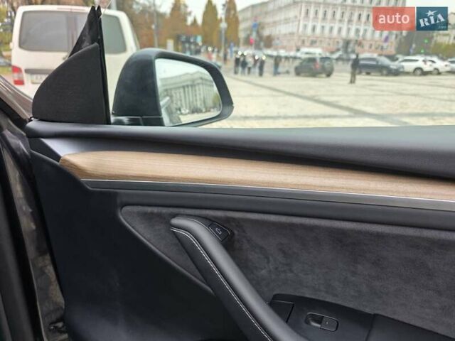 Серый Тесла Model Y, объемом двигателя 0 л и пробегом 39 тыс. км за 31700 $, фото 2 на Automoto.ua