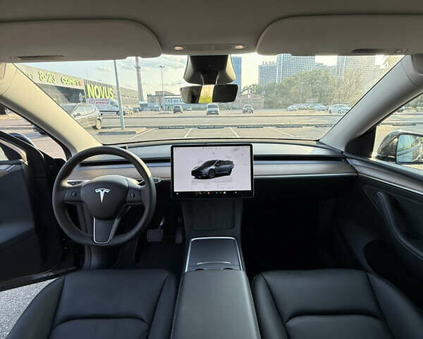 Серый Тесла Model Y, объемом двигателя 0 л и пробегом 4 тыс. км за 30500 $, фото 3 на Automoto.ua