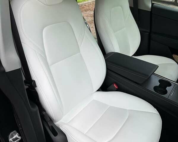 Серый Тесла Model Y, объемом двигателя 0 л и пробегом 9 тыс. км за 29990 $, фото 22 на Automoto.ua