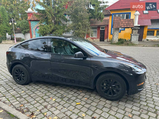 Серый Тесла Model Y, объемом двигателя 0 л и пробегом 26 тыс. км за 31700 $, фото 3 на Automoto.ua