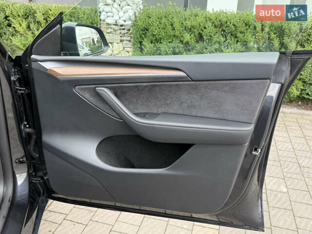 Сірий Тесла Model Y, об'ємом двигуна 0 л та пробігом 13 тис. км за 29999 $, фото 45 на Automoto.ua