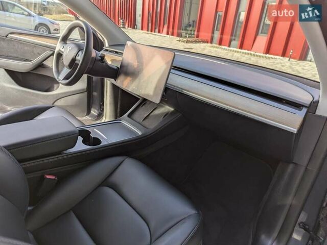 Серый Тесла Model Y, объемом двигателя 0 л и пробегом 29 тыс. км за 30500 $, фото 27 на Automoto.ua