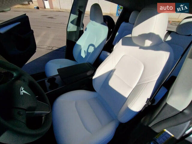Сірий Тесла Model Y, об'ємом двигуна 0 л та пробігом 15 тис. км за 29988 $, фото 28 на Automoto.ua