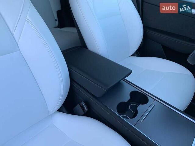 Сірий Тесла Model Y, об'ємом двигуна 0 л та пробігом 6 тис. км за 30900 $, фото 25 на Automoto.ua