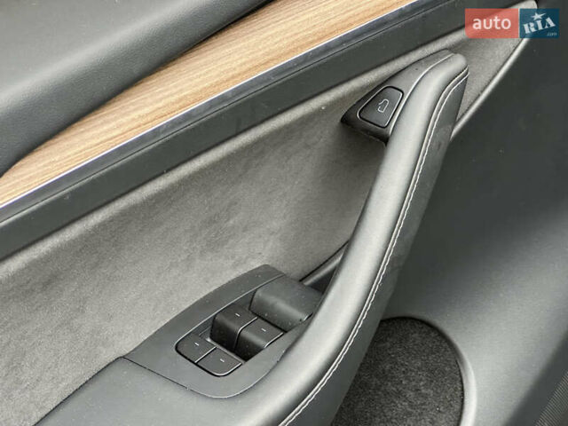 Серый Тесла Model Y, объемом двигателя 0 л и пробегом 2 тыс. км за 35490 $, фото 24 на Automoto.ua