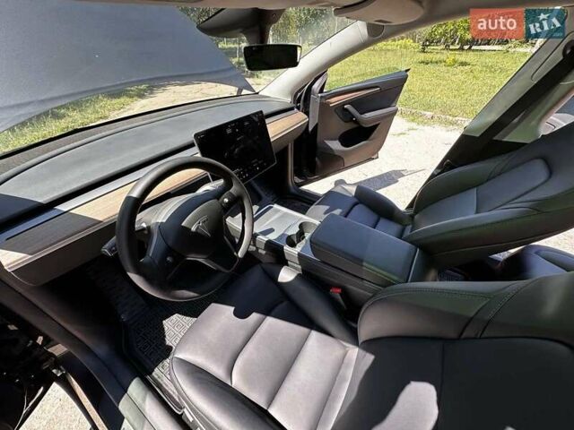 Серый Тесла Model Y, объемом двигателя 0 л и пробегом 19 тыс. км за 32500 $, фото 15 на Automoto.ua