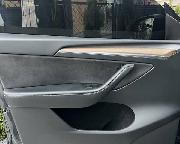 Серый Тесла Model Y, объемом двигателя 0 л и пробегом 33 тыс. км за 25000 $, фото 17 на Automoto.ua