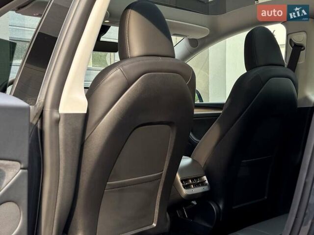 Серый Тесла Model Y, объемом двигателя 0 л и пробегом 1 тыс. км за 34500 $, фото 16 на Automoto.ua