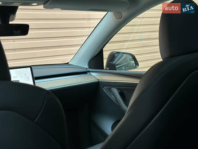 Серый Тесла Model Y, объемом двигателя 0 л и пробегом 2 тыс. км за 35490 $, фото 44 на Automoto.ua