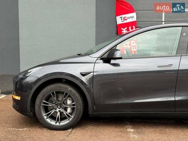 Серый Тесла Model Y, объемом двигателя 0 л и пробегом 24 тыс. км за 33500 $, фото 4 на Automoto.ua