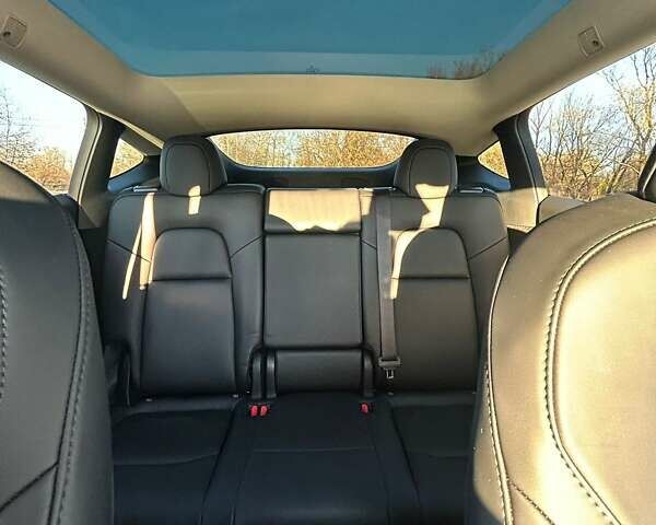 Серый Тесла Model Y, объемом двигателя 0 л и пробегом 10 тыс. км за 27000 $, фото 7 на Automoto.ua