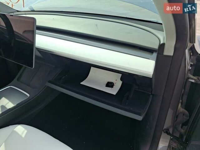 Серый Тесла Model Y, объемом двигателя 0 л и пробегом 26 тыс. км за 21800 $, фото 14 на Automoto.ua