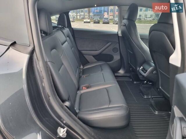 Серый Тесла Model Y, объемом двигателя 0 л и пробегом 24 тыс. км за 30900 $, фото 19 на Automoto.ua