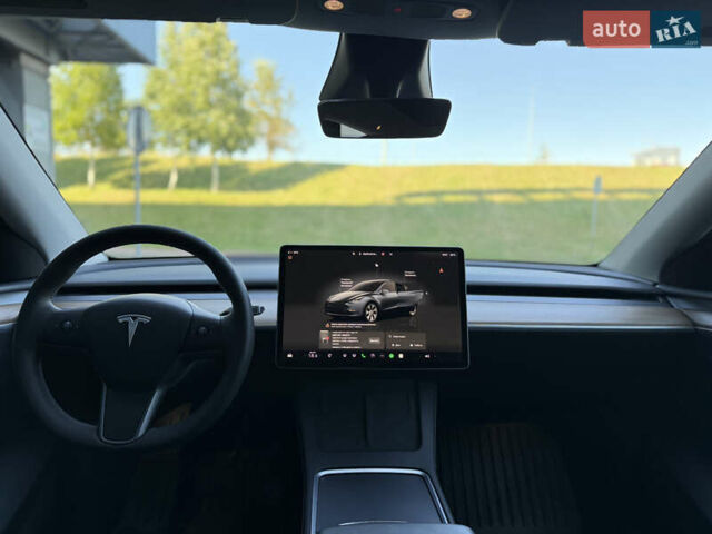 Серый Тесла Model Y, объемом двигателя 0 л и пробегом 23 тыс. км за 29800 $, фото 15 на Automoto.ua