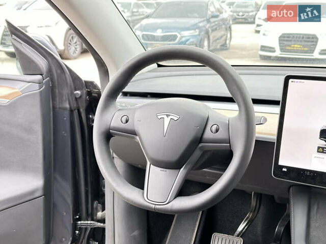 Серый Тесла Model Y, объемом двигателя 0 л и пробегом 1 тыс. км за 39900 $, фото 22 на Automoto.ua