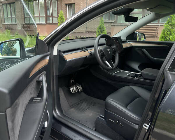 Серый Тесла Model Y, объемом двигателя 0 л и пробегом 15 тыс. км за 34500 $, фото 12 на Automoto.ua