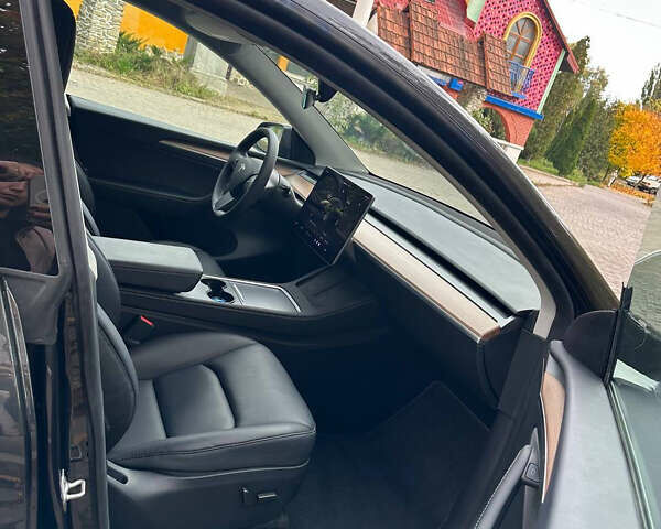 Серый Тесла Model Y, объемом двигателя 0 л и пробегом 26 тыс. км за 31700 $, фото 6 на Automoto.ua