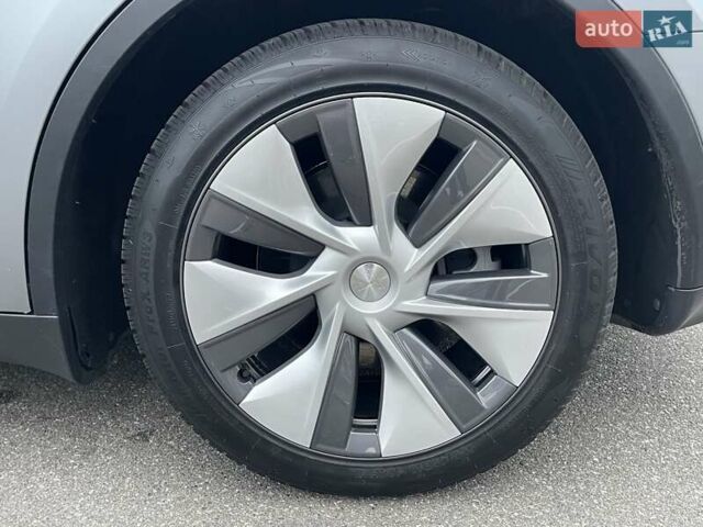 Серый Тесла Model Y, объемом двигателя 0 л и пробегом 25 тыс. км за 36700 $, фото 11 на Automoto.ua