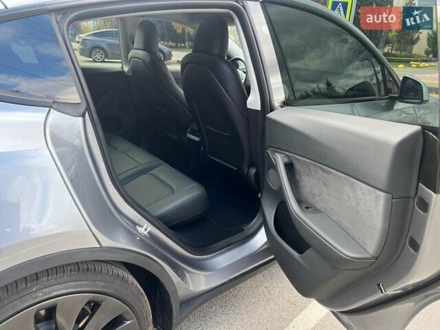 Сірий Тесла Model Y, об'ємом двигуна 0 л та пробігом 13 тис. км за 35499 $, фото 11 на Automoto.ua