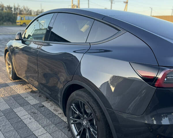 Серый Тесла Model Y, объемом двигателя 0 л и пробегом 11 тыс. км за 33000 $, фото 4 на Automoto.ua