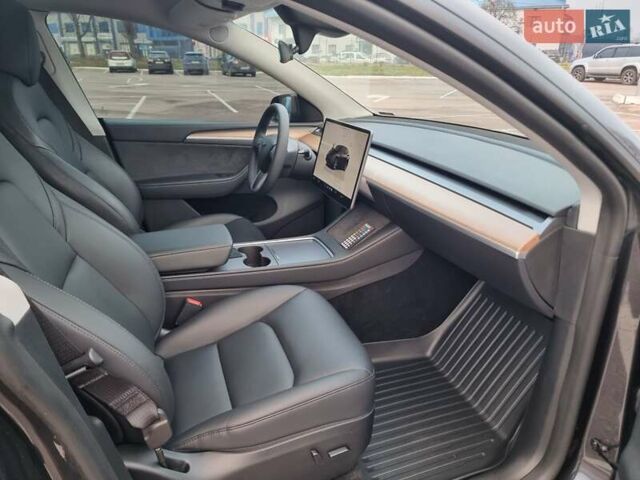 Серый Тесла Model Y, объемом двигателя 0 л и пробегом 24 тыс. км за 30900 $, фото 21 на Automoto.ua