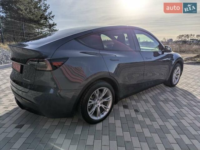 Серый Тесла Model Y, объемом двигателя 0 л и пробегом 29 тыс. км за 30500 $, фото 4 на Automoto.ua