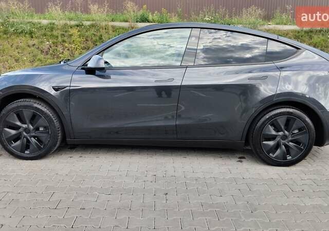 Серый Тесла Model Y, объемом двигателя 0 л и пробегом 3 тыс. км за 29000 $, фото 2 на Automoto.ua