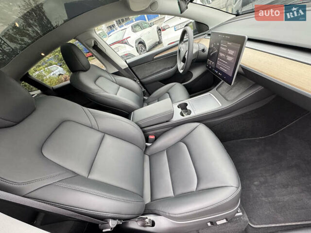 Серый Тесла Model Y, объемом двигателя 0 л и пробегом 8 тыс. км за 31999 $, фото 15 на Automoto.ua