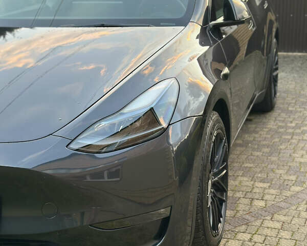 Серый Тесла Model Y, объемом двигателя 0 л и пробегом 17 тыс. км за 28000 $, фото 3 на Automoto.ua