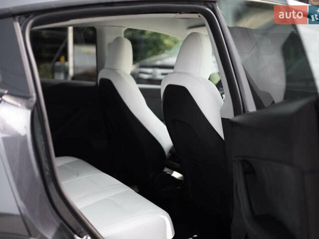 Серый Тесла Model Y, объемом двигателя 0 л и пробегом 22 тыс. км за 26000 $, фото 5 на Automoto.ua