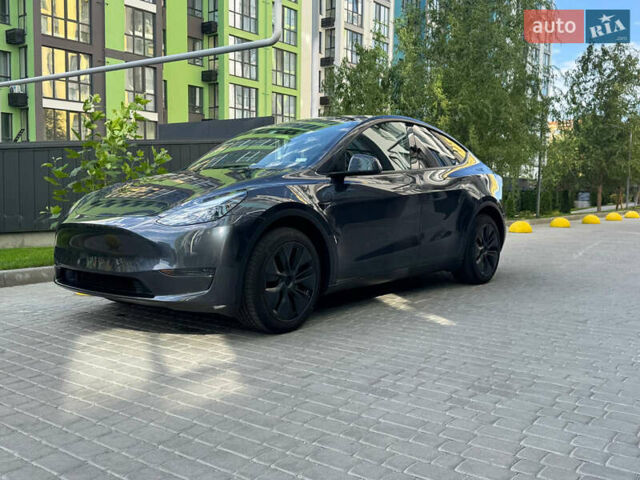 Серый Тесла Model Y, объемом двигателя 0 л и пробегом 3 тыс. км за 29800 $, фото 1 на Automoto.ua