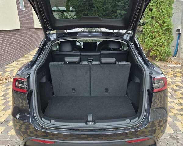 Серый Тесла Model Y, объемом двигателя 0 л и пробегом 18 тыс. км за 30500 $, фото 4 на Automoto.ua