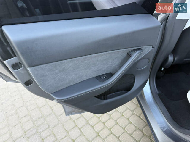 Серый Тесла Model Y, объемом двигателя 0 л и пробегом 9 тыс. км за 19800 $, фото 25 на Automoto.ua