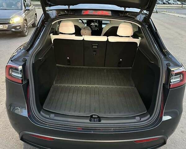 Серый Тесла Model Y, объемом двигателя 0 л и пробегом 6 тыс. км за 29500 $, фото 26 на Automoto.ua
