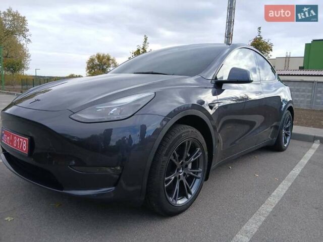 Серый Тесла Model Y, объемом двигателя 0 л и пробегом 5 тыс. км за 27200 $, фото 1 на Automoto.ua