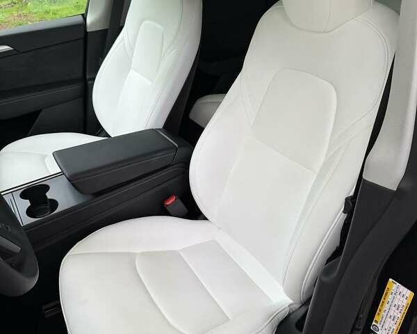 Серый Тесла Model Y, объемом двигателя 0 л и пробегом 9 тыс. км за 29990 $, фото 23 на Automoto.ua