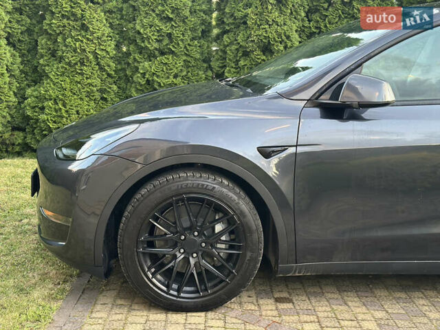 Серый Тесла Model Y, объемом двигателя 0 л и пробегом 17 тыс. км за 28000 $, фото 2 на Automoto.ua