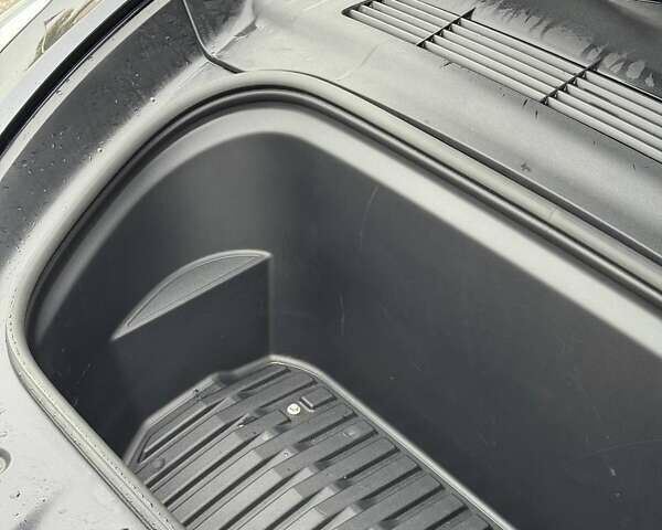 Серый Тесла Model Y, объемом двигателя 0 л и пробегом 38 тыс. км за 33500 $, фото 18 на Automoto.ua