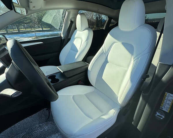 Серый Тесла Model Y, объемом двигателя 0 л и пробегом 9 тыс. км за 29500 $, фото 129 на Automoto.ua