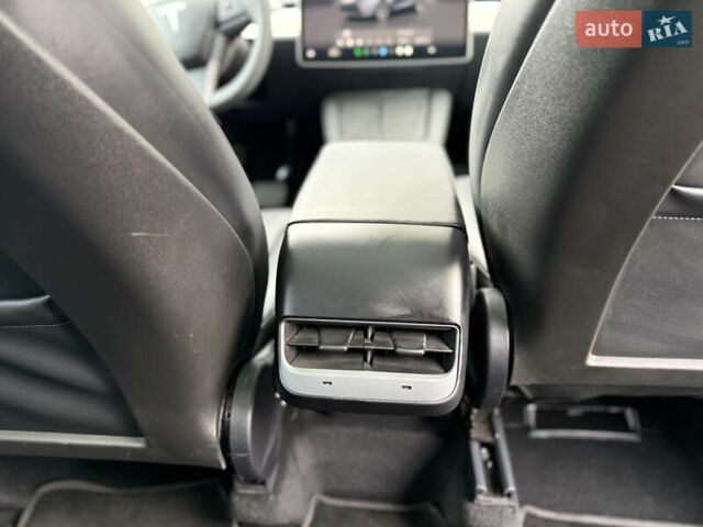 Сірий Тесла Model Y, об'ємом двигуна 0 л та пробігом 13 тис. км за 29999 $, фото 53 на Automoto.ua