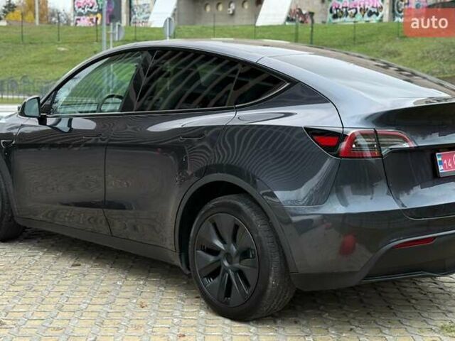 Серый Тесла Model Y, объемом двигателя 0 л и пробегом 5 тыс. км за 29490 $, фото 4 на Automoto.ua