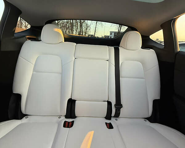 Серый Тесла Model Y, объемом двигателя 0 л и пробегом 1 тыс. км за 39900 $, фото 33 на Automoto.ua