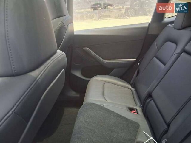 Серый Тесла Model Y, объемом двигателя 0 л и пробегом 13 тыс. км за 25500 $, фото 2 на Automoto.ua