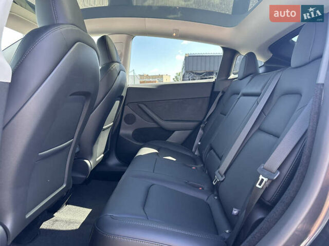 Серый Тесла Model Y, объемом двигателя 0 л и пробегом 1 тыс. км за 35490 $, фото 35 на Automoto.ua