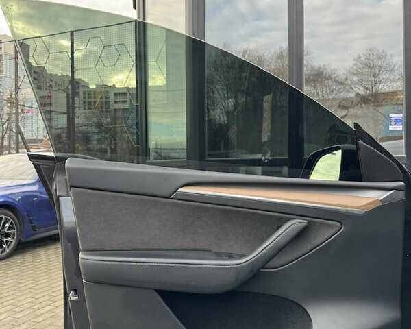 Сірий Тесла Model Y, об'ємом двигуна 0 л та пробігом 31 тис. км за 24499 $, фото 8 на Automoto.ua