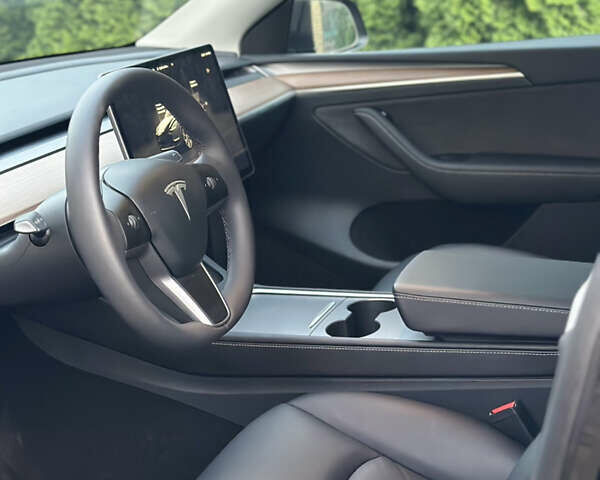Серый Тесла Model Y, объемом двигателя 0 л и пробегом 17 тыс. км за 28000 $, фото 14 на Automoto.ua